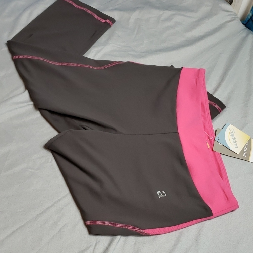 NWT amoena active wear capris size XS